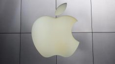 米アップル、時価総額1兆ドル達成　米上場企業として初