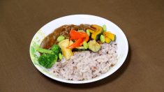 【レシピ動画】野菜たっぷり、十六穀米で「彩り健康カレー」
